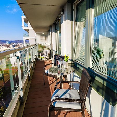 Sunny Apartment With Amazing Terrace On The 13Th Floor Near City Center Bratislava Ngoại thất bức ảnh
