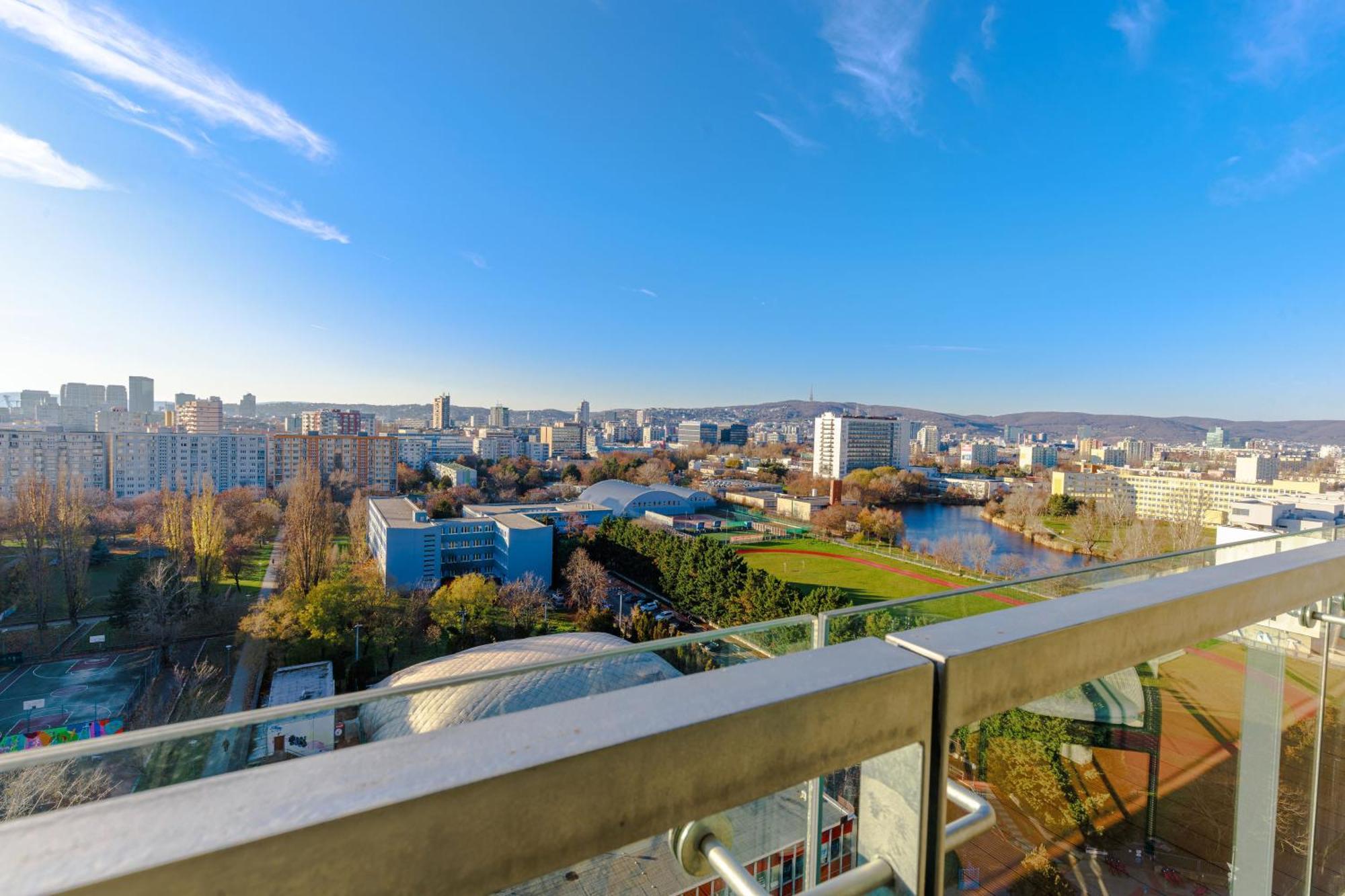 Sunny Apartment With Amazing Terrace On The 13Th Floor Near City Center Bratislava Ngoại thất bức ảnh